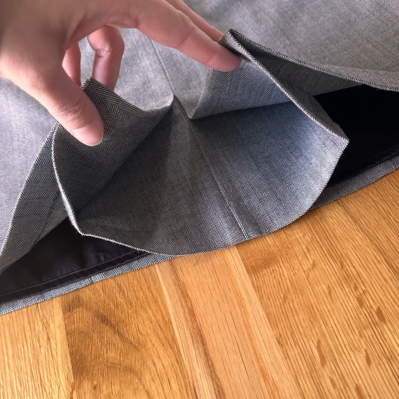 Anthropologie Girls From Savoy Just Right Ruffle Gray Pencil Skirt Size 4 - Picture 7 of 9